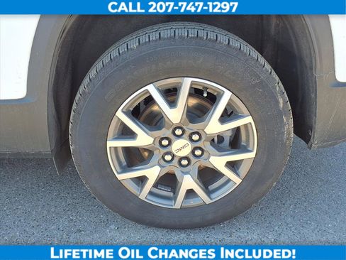 Used 2022 GMC Acadia SLE w/ Driver Convenience Package image 10