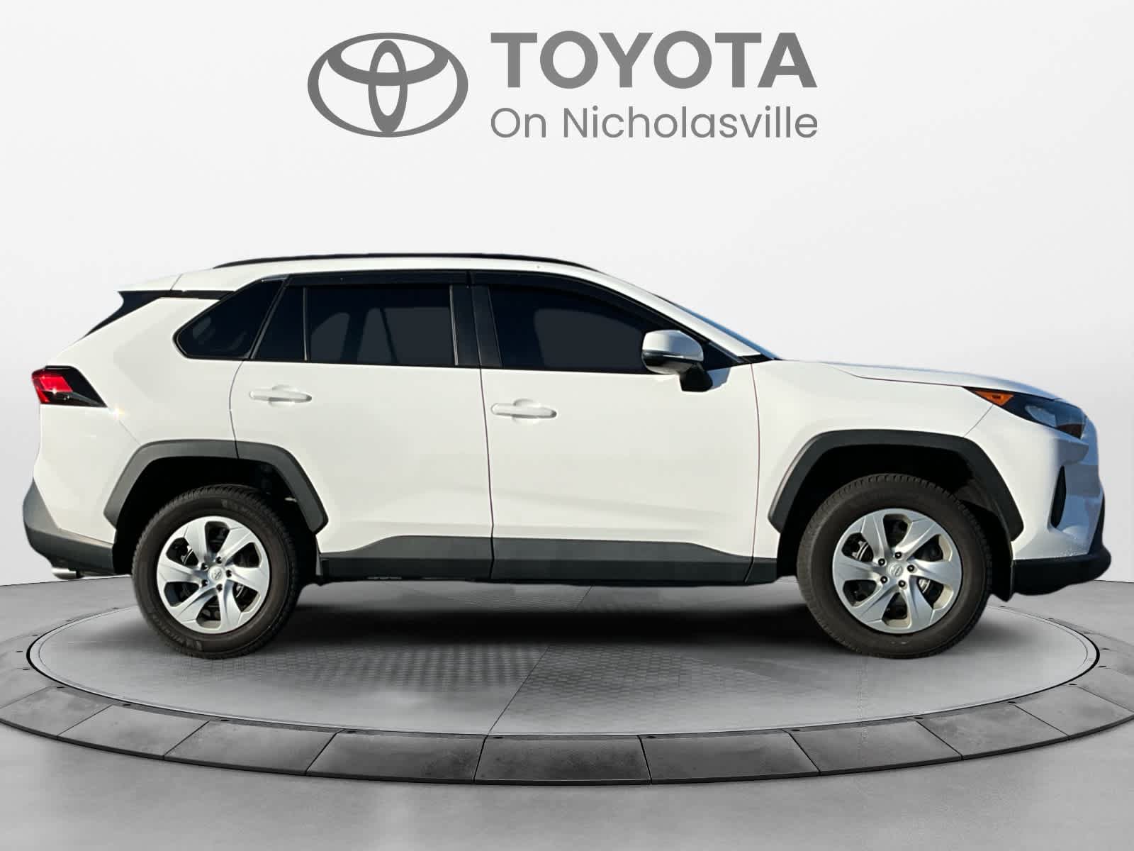 Used 2021 Toyota RAV4 LE FWD image 6