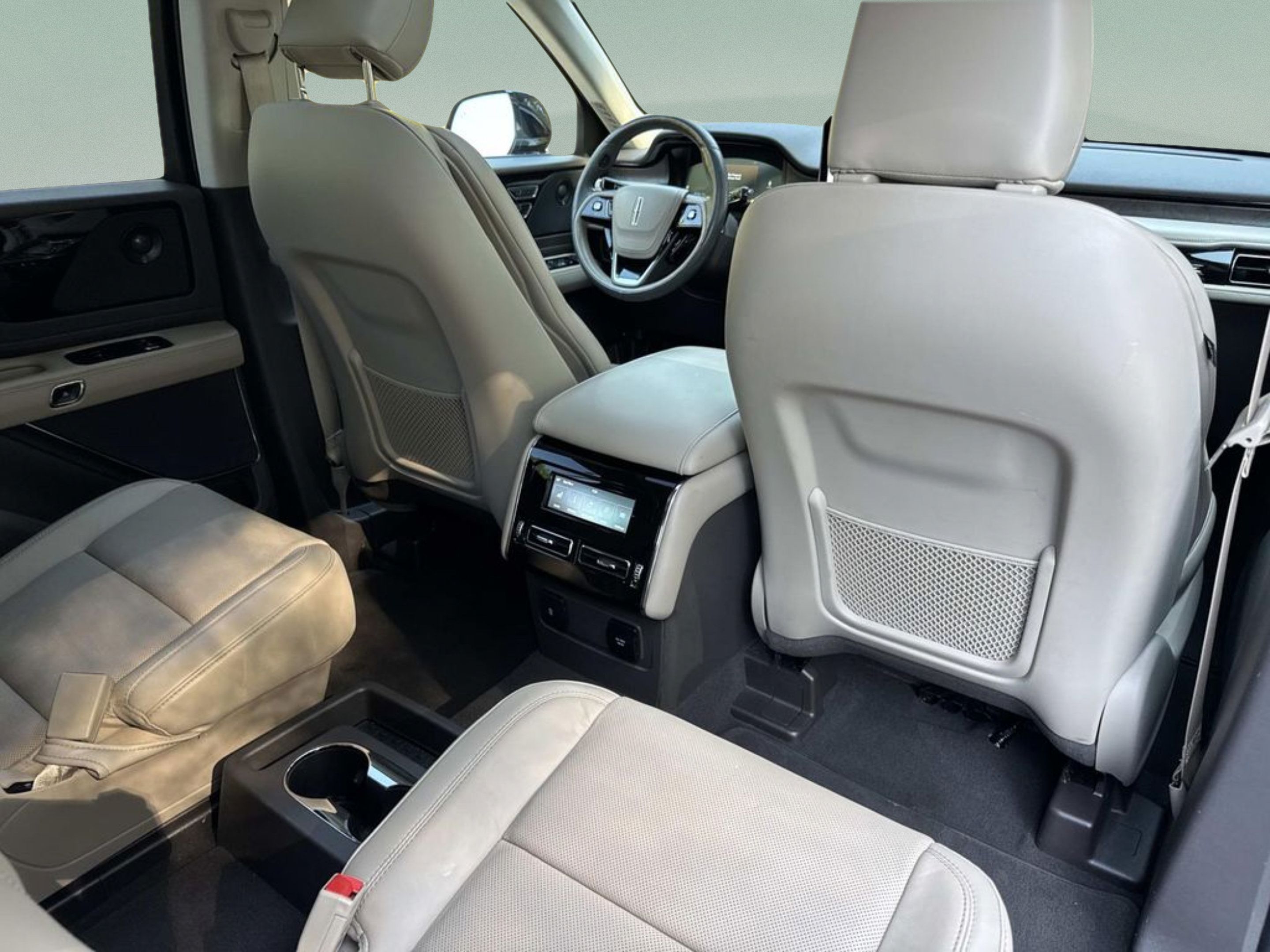 Used 2021 Lincoln Aviator Reserve w/ Elements Package Plus AWD/4WD image 16