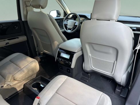 Used 2021 Lincoln Aviator Reserve w/ Elements Package Plus AWD/4WD image 16