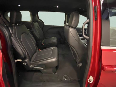 New 2027 Chrysler Pacifica Select FWD image 29