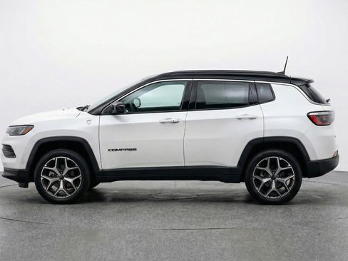 Used 2025 Jeep Compass Limited AWD/4WD image 5