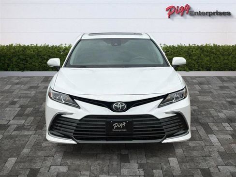 Used 2024 Toyota Camry LE w/ Convenience Package FWD image 5