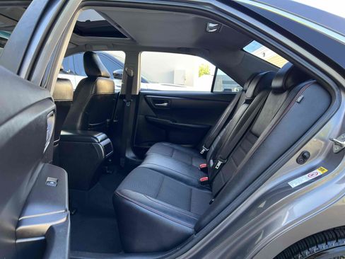 Used 2017 Toyota Camry SE w/ Moonroof Package image 28