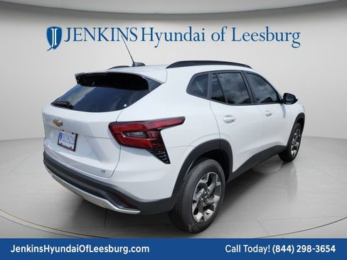 Used 2025 Chevrolet Trax LT w/ Driver Confidence Package FWD image 8