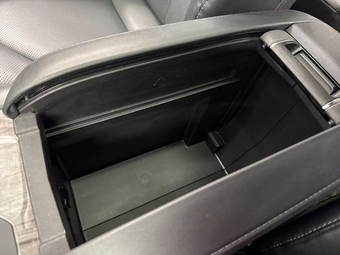 Used 2023 Toyota Highlander Limited image 31