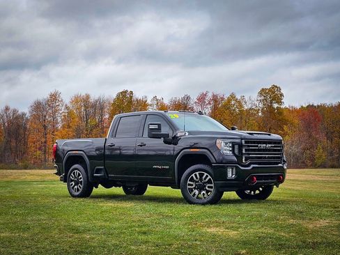 Used 2020 GMC Sierra 2500 AT4 w/ AT4 Premium Package image 2