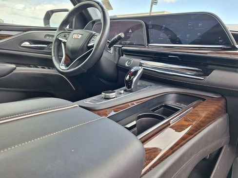 Used 2023 Cadillac Escalade ESV Sport Platinum w/ Heavy-Duty Trailer Package image 31