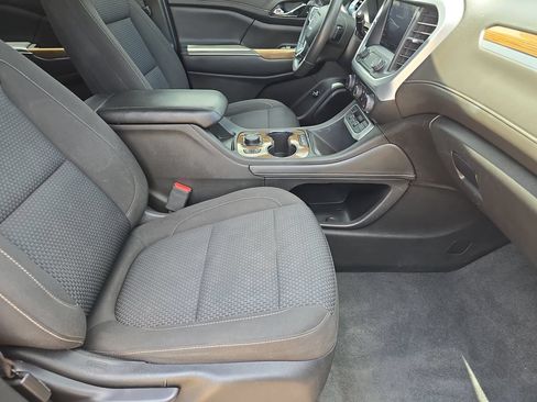 Used 2022 GMC Acadia SLE w/ Driver Convenience Package FWD image 10