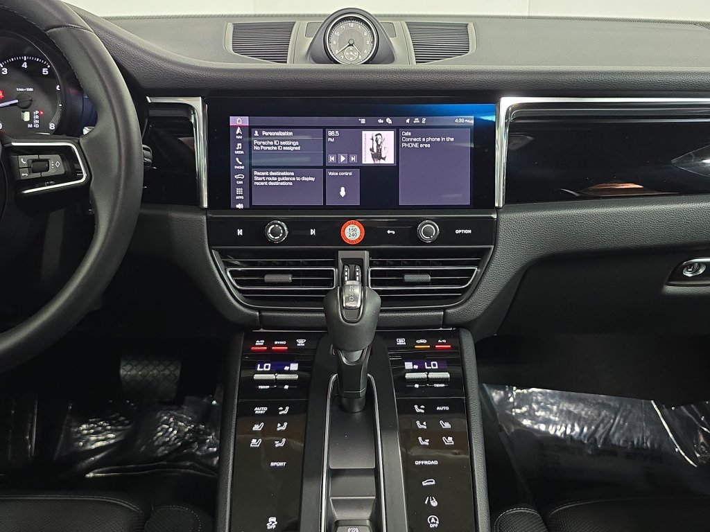 Certified 2026 Porsche Macan AWD/4WD image 16