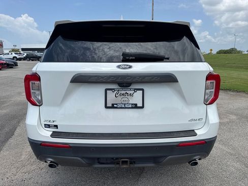 Used 2021 Ford Explorer XLT w/ Equipment Group 202A AWD/4WD image 5