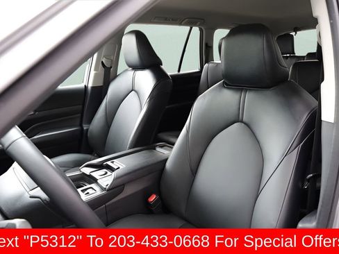 Certified 2025 Toyota Grand Highlander AWD image 18