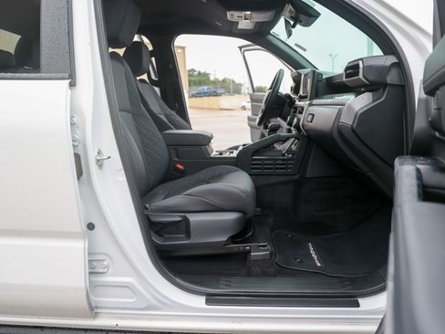 Certified 2025 Toyota Tacoma SR5 AWD/4WD image 43