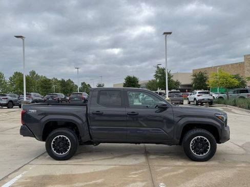 Used 2024 Toyota Tacoma TRD Off-Road AWD/4WD image 5