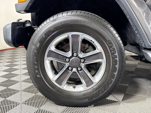Used 2018 Jeep Wrangler Unlimited Sahara w/ Safety Group AWD/4WD image 29