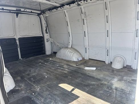 Used 2022 Chevrolet Express 2500 w/ Driver Convenience Package RWD image 6
