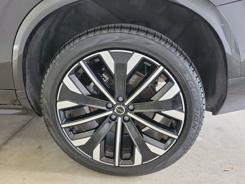 Used 2025 Volvo XC90 B6 Plus AWD/4WD image 12