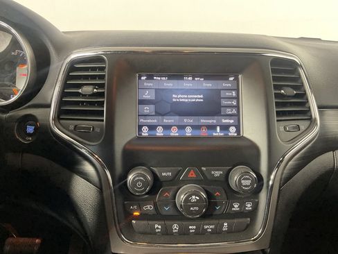 Used 2019 Jeep Grand Cherokee Laredo AWD/4WD image 13