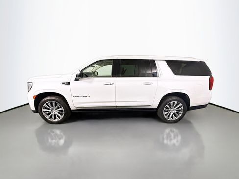 Used 2021 GMC Yukon XL Denali w/ Denali Premium Package image 6