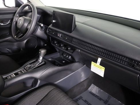 Certified 2026 Honda HR-V LX image 24