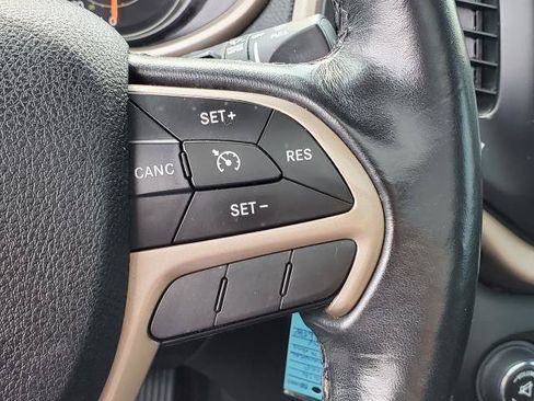 Used 2016 Jeep Cherokee 75th Anniversary FWD image 13