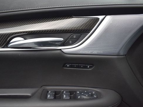 Used 2023 Cadillac XT6 Sport w/ Technology Package image 10