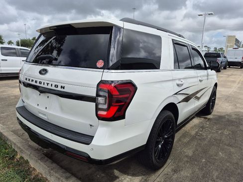 Used 2024 Ford Expedition Limited image 3