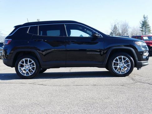 Used 2024 Jeep Compass Latitude image 7