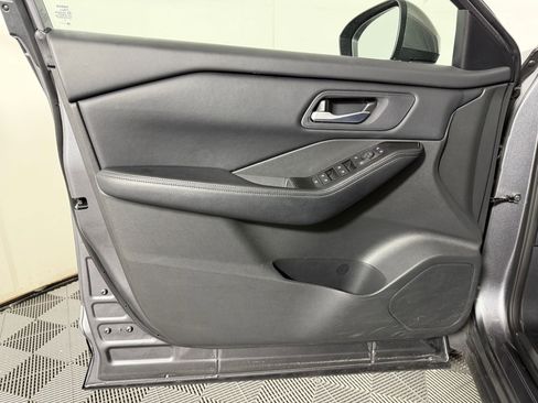 Used 2025 Nissan Rogue SV image 20