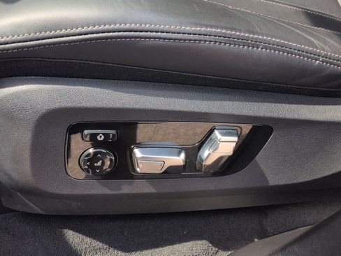 Used 2024 BMW X7 M60i AWD/4WD image 17