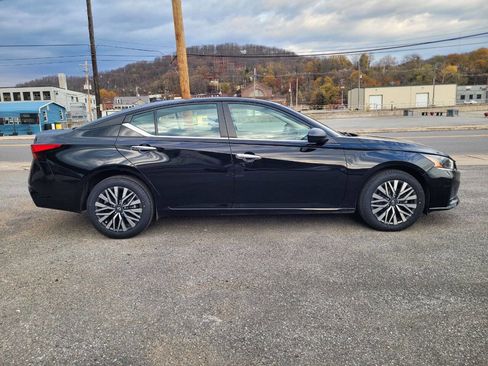 Used 2024 Nissan Altima 2.5 SV image 11