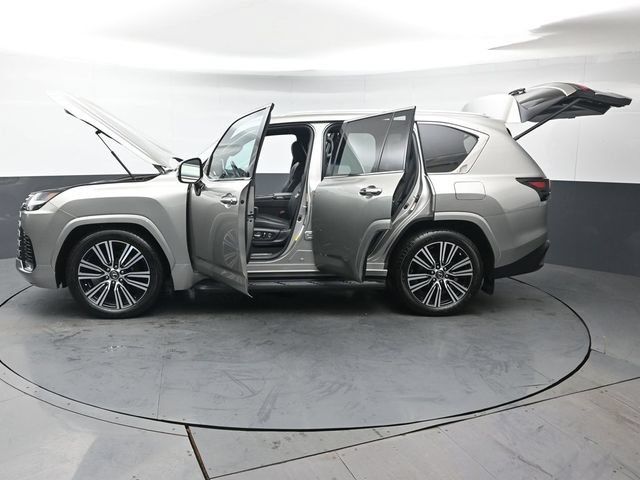 Used 2023 Lexus LX 600 4WD w/ Luxury Package image 54