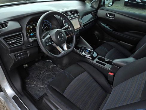 Used 2022 Nissan Leaf SV image 9