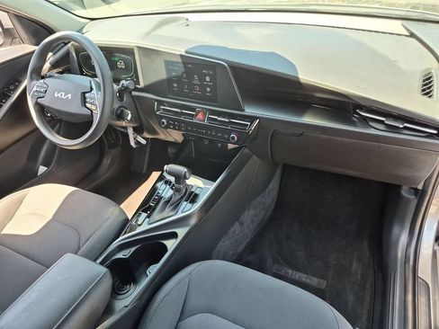 Used 2025 Kia Niro LX FWD image 32