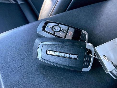 Used 2022 Ford Bronco Badlands image 10