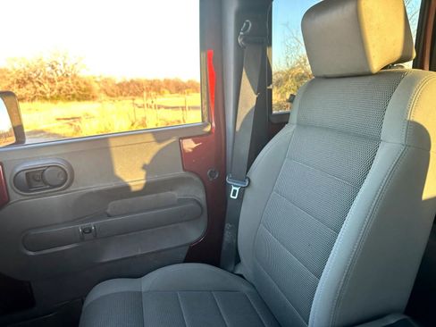 Used 2007 Jeep Wrangler Unlimited Sahara w/ Dual Top Group image 19