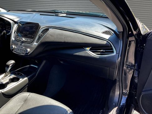Used 2021 Chevrolet Malibu LT w/ Leather Package FWD image 17