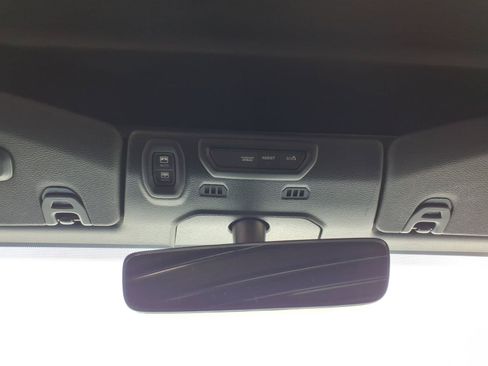 Used 2022 Jeep Wrangler Unlimited Rubicon w/ LED Lighting Group AWD/4WD image 18