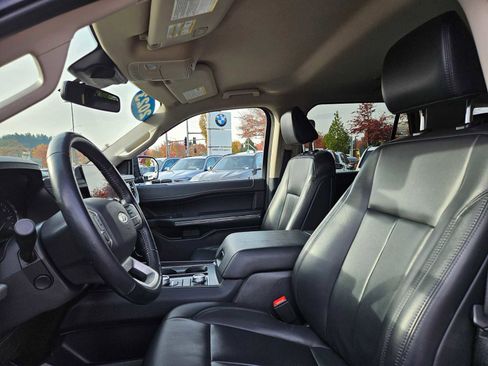 Used 2023 Ford Expedition Max XLT image 24