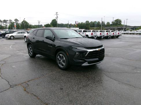 Used 2025 Chevrolet Blazer LT FWD image 4