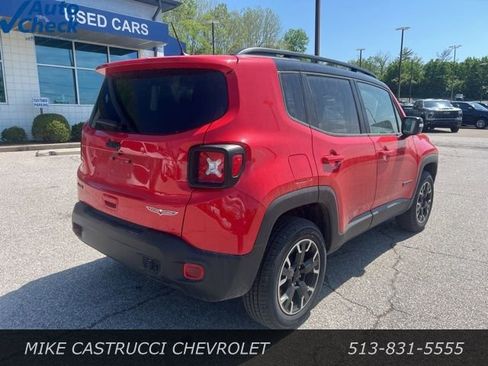 Used 2023 Jeep Renegade Trailhawk AWD/4WD image 3