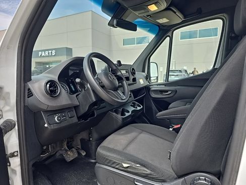 Used 2024 Mercedes-Benz Sprinter 2500 image 4