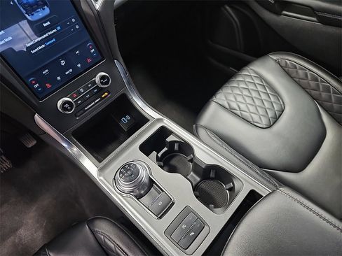 Used 2024 Ford Edge Titanium image 25