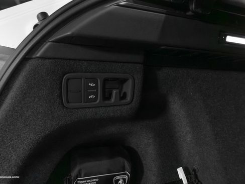 Used 2025 Lamborghini Urus SE image 13