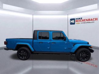 Used 2025 Jeep Gladiator Sport AWD/4WD video 3