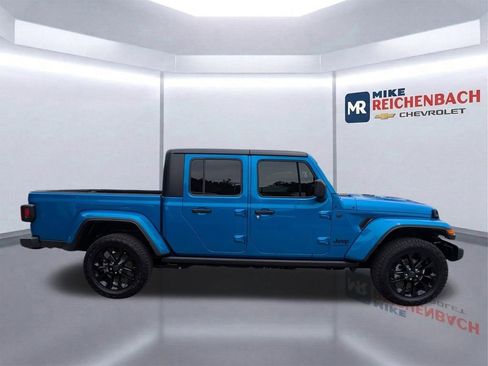 Used 2025 Jeep Gladiator Sport AWD/4WD image 3