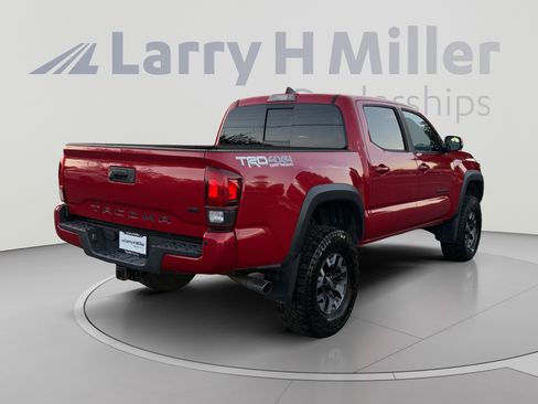 Used 2018 Toyota Tacoma TRD Off-Road w/ Technology Package AWD/4WD image 5