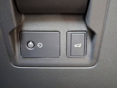 Used 2025 Land Rover Range Rover Velar S image 25