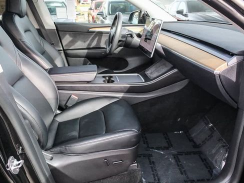 Used 2023 Tesla Model Y Long Range image 17