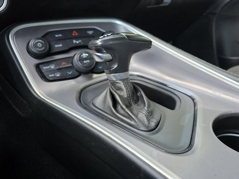 Used 2022 Dodge Challenger SXT w/ Driver Convenience Group RWD image 17